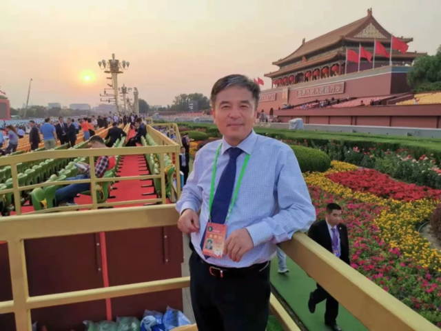 黄灿华教授受邀观礼